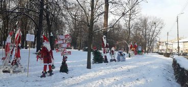 Jutro na placu Legionów spotkanie ze św. Mikołajem, a już dziś przy WDK-u można podziwiać makiety ukazujące postać św. Mikołaja. Zrobili je uczniowie